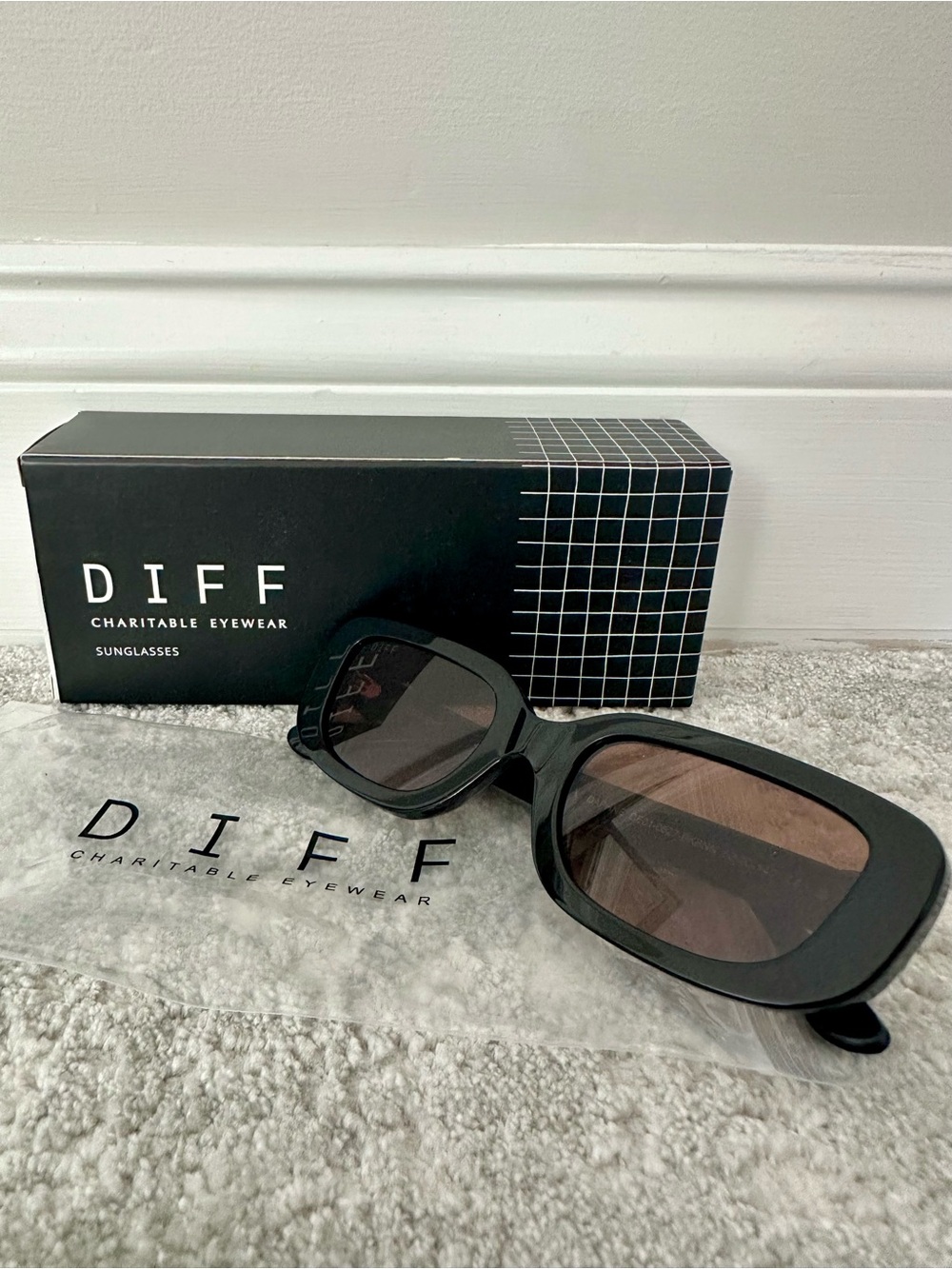 New in Box DIFF Eyewear Daphne Sunglasses - Picture 4 of 6